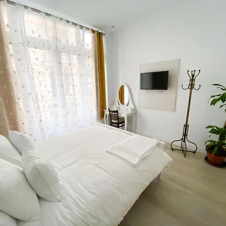 Apartamento Ayuntamiento Deluxe Apartman